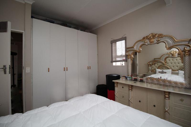 2 Bedroom Property for Sale in Oakglen Western Cape